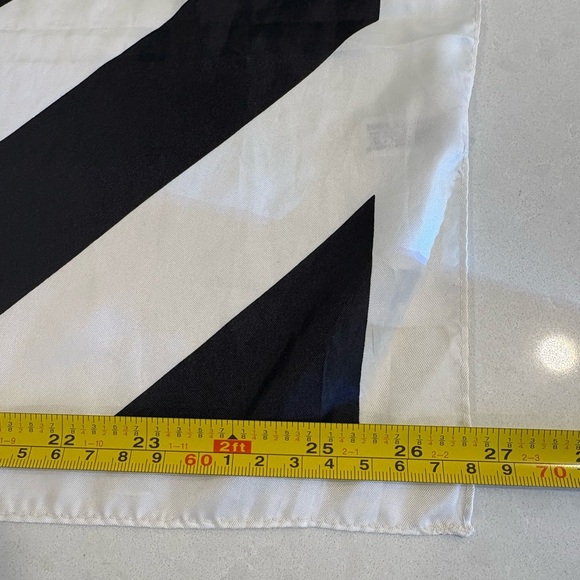 Totes Vintage 1975 Rain Scarf - Black & White Stripe - Picture 3 of 8